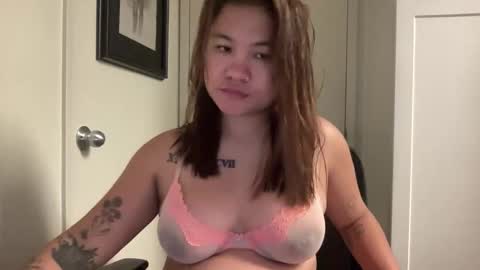 Snapshot of oohhellothere chatting on December 19, 2025, 8:54 am Miss Girly online show from December 19, 2025, 8:54 am