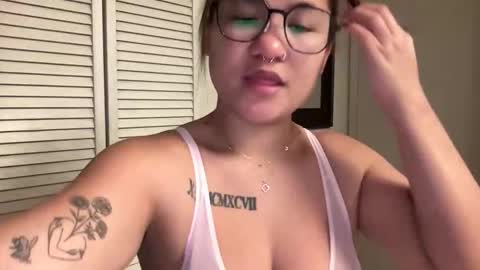 Snapshot of oohhellothere chatting on December 22, 2025, 1:19 pm Miss Girly online show from December 22, 2025, 1:19 pm