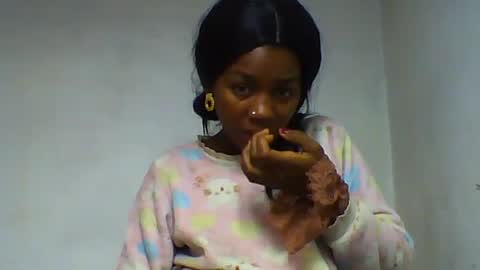 Snapshot of oooorazanasoa chatting on June 24, 2026, 5:28 am oooorazanasoa online show from June 24, 2026, 5:28 am