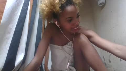 Snapshot of oooosoavizara chatting on June 14, 2026, 8:44 pm oooosoavizara online show from June 14, 2026, 8:44 pm