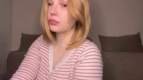 Snapshot of opheliaritz chatting on May 6, 2026, 10:04 pm Ophelia online show from May 6, 2026, 10:04 pm
