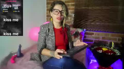 Snapshot of oriana_thomson2 chatting on June 23, 2026, 1:03 am Oriana online show from June 23, 2026, 1:03 am