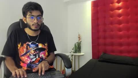 Snapshot of orion_perla chatting on February 18, 2025, 4:04 am orion y perla online show from February 18, 2025, 4:04 am