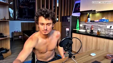 Snapshot of orlando__bloom chatting on April 10, 2026, 10:31 am Fansly and Instagram - online show from April 10, 2026, 10:31 am