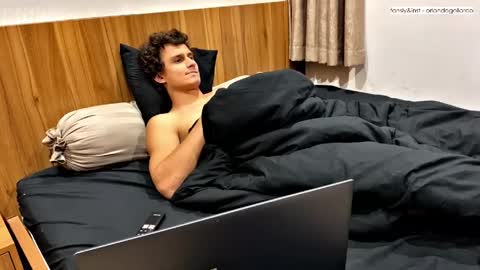 Snapshot of orlando__bloom chatting on April 16, 2026, 9:39 pm Fansly and Instagram - online show from April 16, 2026, 9:39 pm