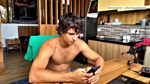 Snapshot of orlando__bloom chatting on May 4, 2026, 5:58 am Fansly and Instagram - online show from May 4, 2026, 5:58 am