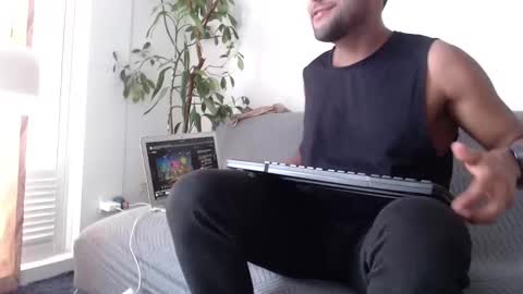 orlando_horny online show from September 26, 2025, 8:46 pm