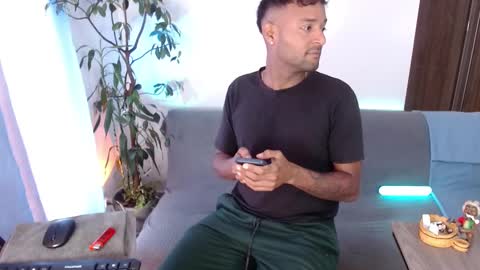 orlando_horny online show from October 8, 2025, 4:04 pm