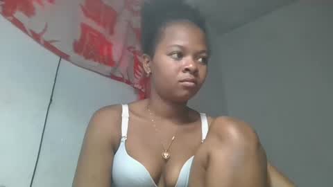 Snapshot of ornellahhh chatting on October 13, 2025, 10:15 am ornellahhh online show from October 13, 2025, 10:15 am