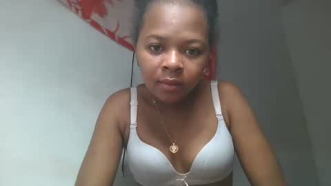 Snapshot of ornellahhh chatting on October 13, 2025, 10:32 pm ornellahhh online show from October 13, 2025, 10:32 pm