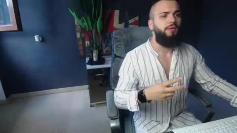 Snapshot of oscarwills chatting on June 18, 2026, 4:46 am OscarWills online show from June 18, 2026, 4:46 am