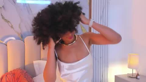 Snapshot of oshun_25 chatting on September 29, 2025, 12:10 pm Oshun online show from September 29, 2025, 12:10 pm