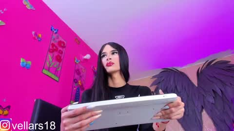 Snapshot of osiris_doll chatting on January 2, 2025, 5:39 pm vella online show from January 2, 2025, 5:39 pm