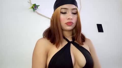 Paulina online show from February 17, 2025, 2:04 pm
