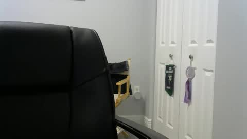 Ossi online show from December 17, 2025, 11:44 pm