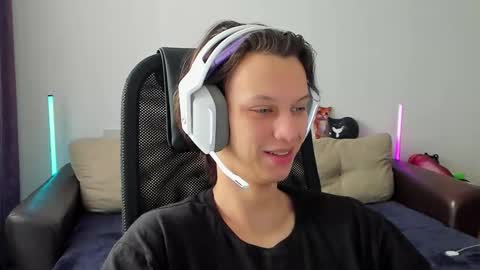 Ostin online show from March 4, 2026, 7:03 am