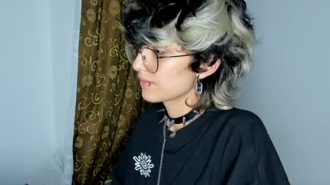 Snapshot of ottoyan_ chatting on December 17, 2024, 6:02 am Otto 3 online show from December 17, 2024, 6:02 am