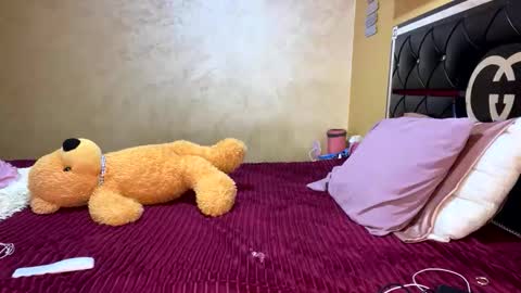 oumaimasoufaine66 online show from September 26, 2025, 7:29 pm