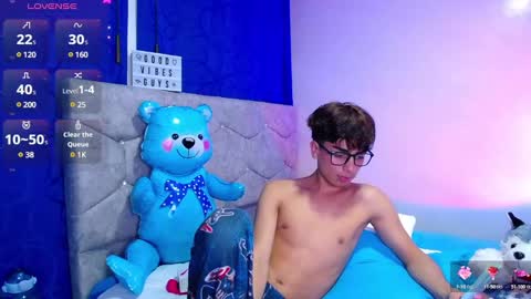 Owen  Independent model  online show from December 2, 2024, 9:02 am