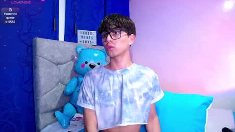 Owen  Independent model  online show from December 27, 2024, 8:13 am