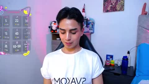 Owen  Independent model  online show from December 17, 2025, 12:11 pm