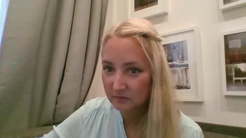 oxifoxi online show from October 6, 2025, 10:02 am