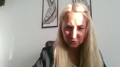 oxifoxi online show from October 7, 2025, 6:32 am
