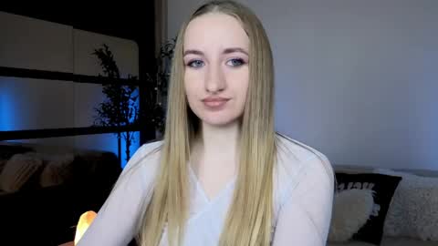 Oxy Foxie online show from May 23, 2026, 6:23 pm
