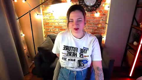 ozalin_green online show from September 12, 2025, 7:36 pm