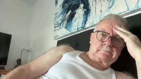 Snapshot of ozhairybearxxxx chatting on December 6, 2024, 1:07 am ozhairybearxxxx online show from December 6, 2024, 1:07 am