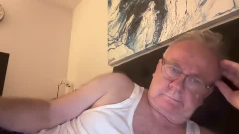 Snapshot of ozhairybearxxxx chatting on December 9, 2024, 10:32 am ozhairybearxxxx online show from December 9, 2024, 10:32 am