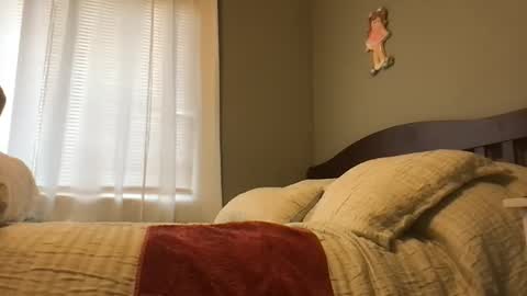 ozzie322516 online show from February 27, 2026, 10:10 pm