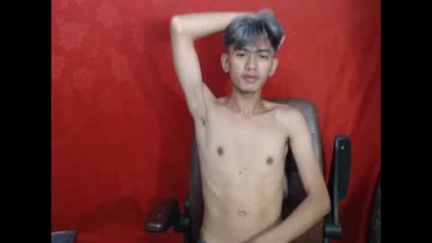 Snapshot of p1noytwink_xel chatting on May 7, 2026, 4:01 pm p1noytwink_xel online show from May 7, 2026, 4:01 pm