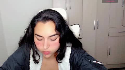 Snapshot of p_o_l_e_t_t chatting on January 25, 2025, 12:27 am Jane online show from January 25, 2025, 12:27 am