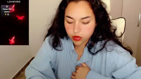 Snapshot of p_o_l_e_t_t chatting on February 5, 2025, 3:23 am Jane online show from February 5, 2025, 3:23 am