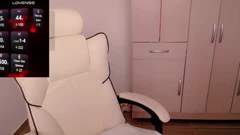 Snapshot of p_o_l_e_t_t chatting on March 10, 2025, 7:07 pm Jane online show from March 10, 2025, 7:07 pm