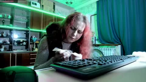Ella online show from December 16, 2024, 1:43 pm