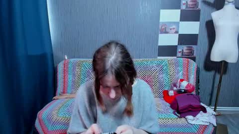 Ella online show from December 4, 2025, 7:28 am