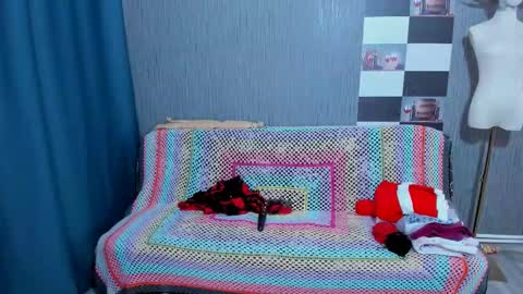 Ella online show from December 17, 2025, 5:13 am