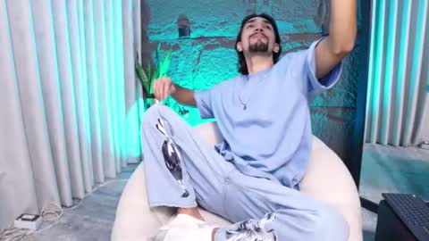 Snapshot of pablo_russoo chatting on March 19, 2026, 4:16 am pablo online show from March 19, 2026, 4:16 am