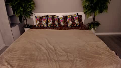 Paige online show from December 4, 2025, 7:06 am