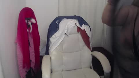 paiperhalliwey online show from January 11, 2025, 12:01 am