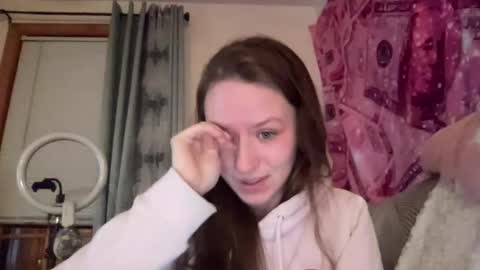 paisleysnowxo online show from February 28, 2025, 3:48 am