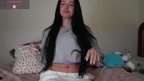 Snapshot of pakeha_princess chatting on October 26, 2025, 11:42 pm Holly online show from October 26, 2025, 11:42 pm