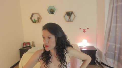 Paloma  online show from April 26, 2026, 5:43 pm