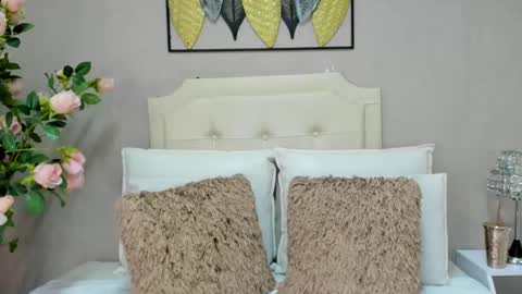 Pamela Duque  online show from December 5, 2024, 7:38 pm