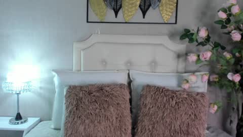 Pamela Duque  online show from January 5, 2025, 12:21 pm