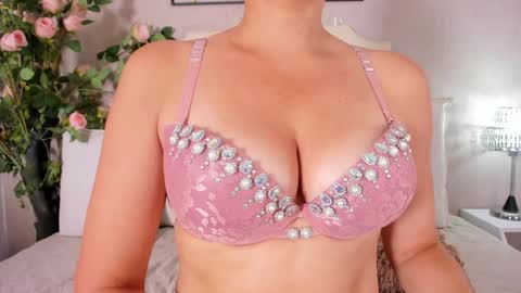 Pamela Duque  online show from February 2, 2025, 7:09 am