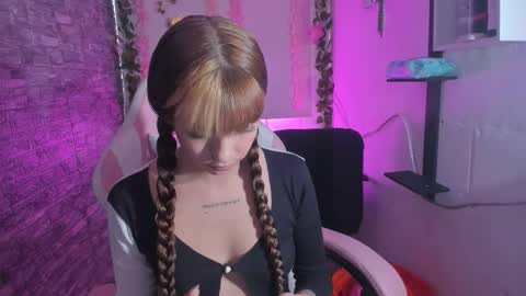 pamelajhonsom online show from November 10, 2025, 9:03 pm