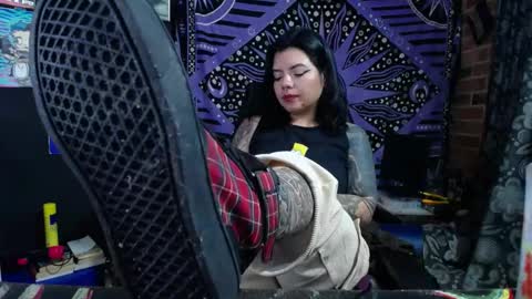 Snapshot of pandoragoddess chatting on April 18, 2026, 4:27 am online show from April 18, 2026, 4:27 am